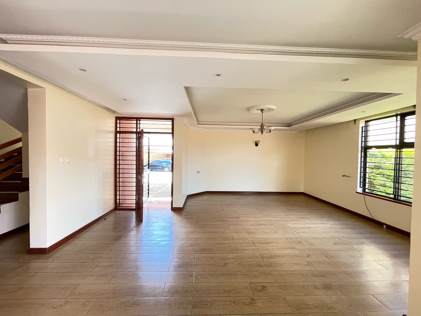 5 Bedroom Townhouse Plus DSQ For Sale or Rent in Lavington Image