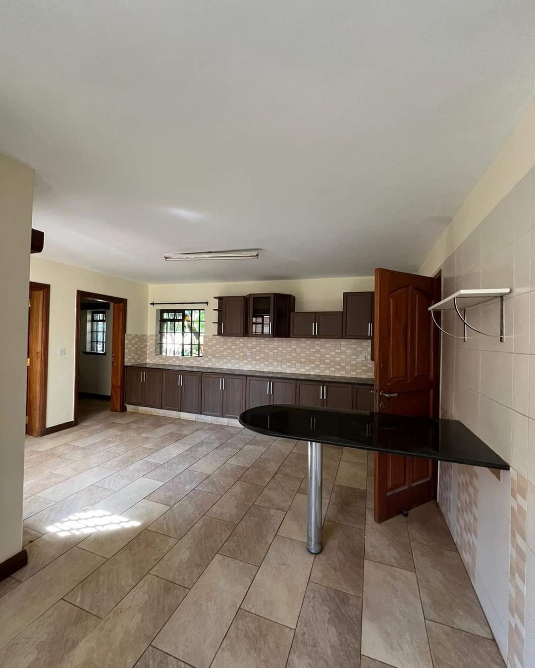 5 bedroom townhouse plus dsq to let in Runda