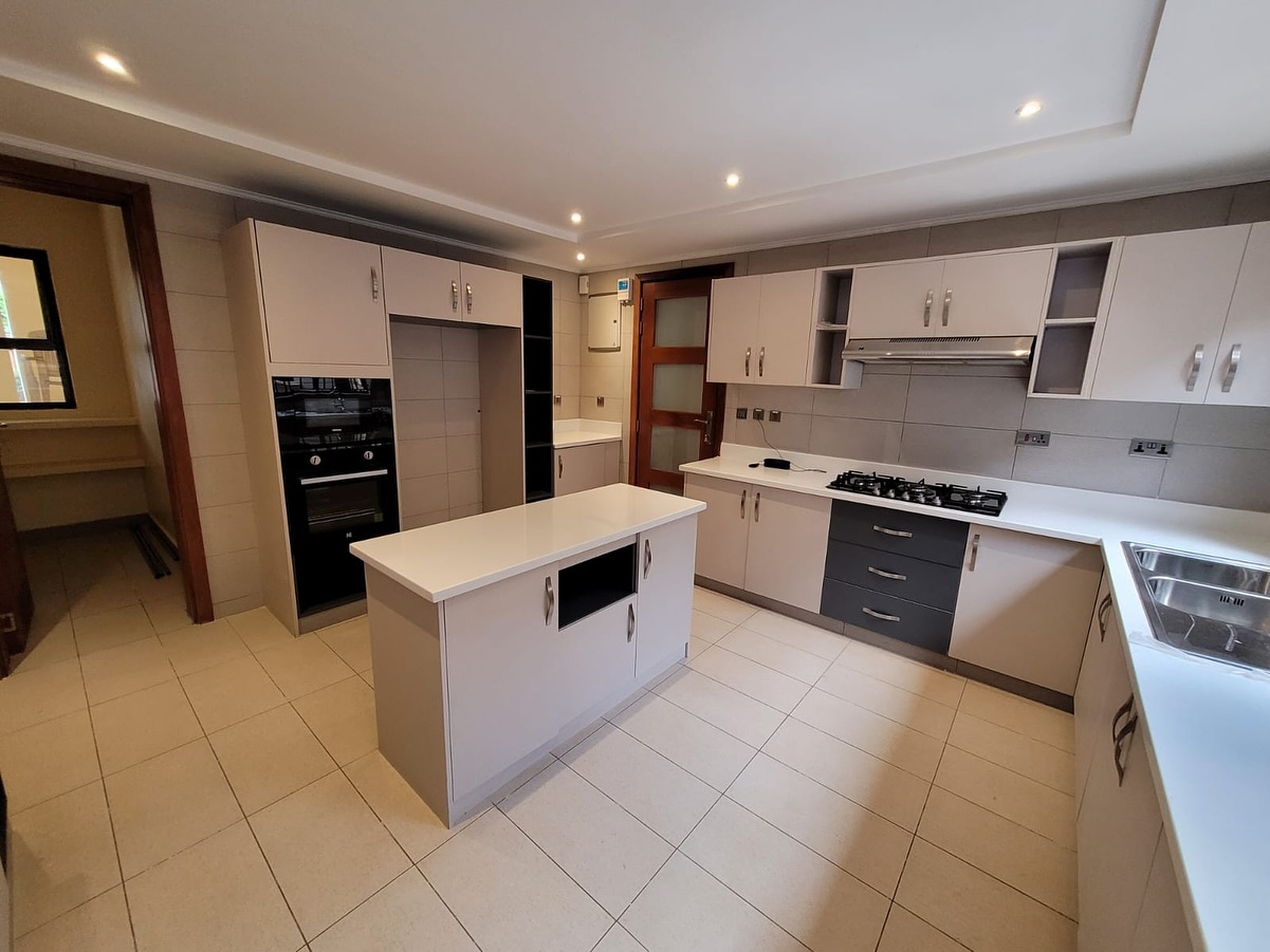 5 Bedroom townhouse to let in Lavington Image