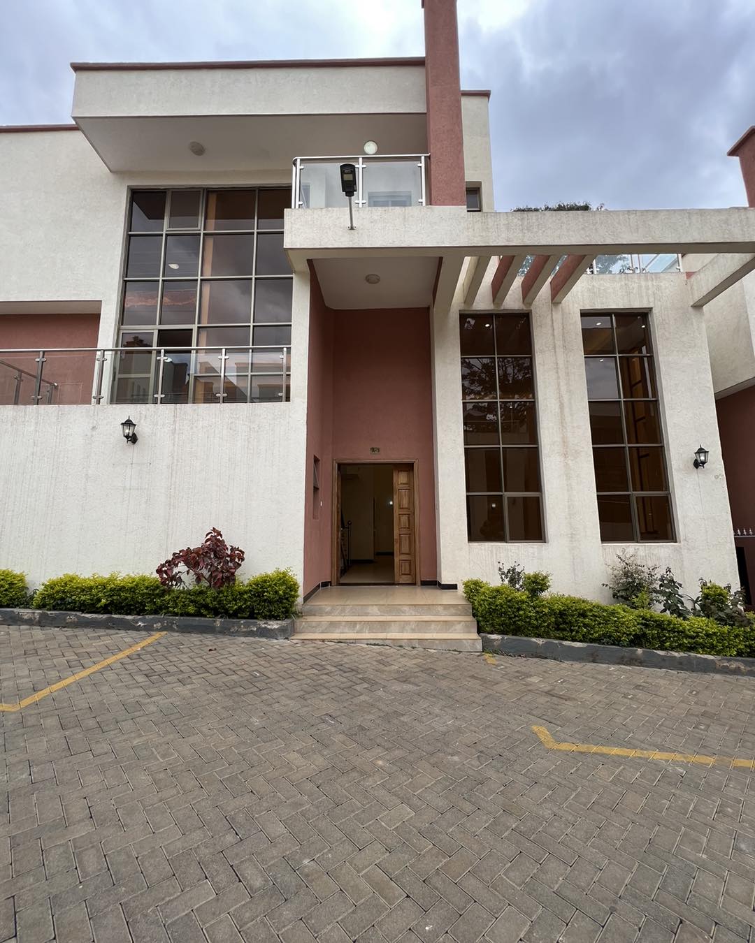 5 Bedroom Townhouse to let in Lavington.