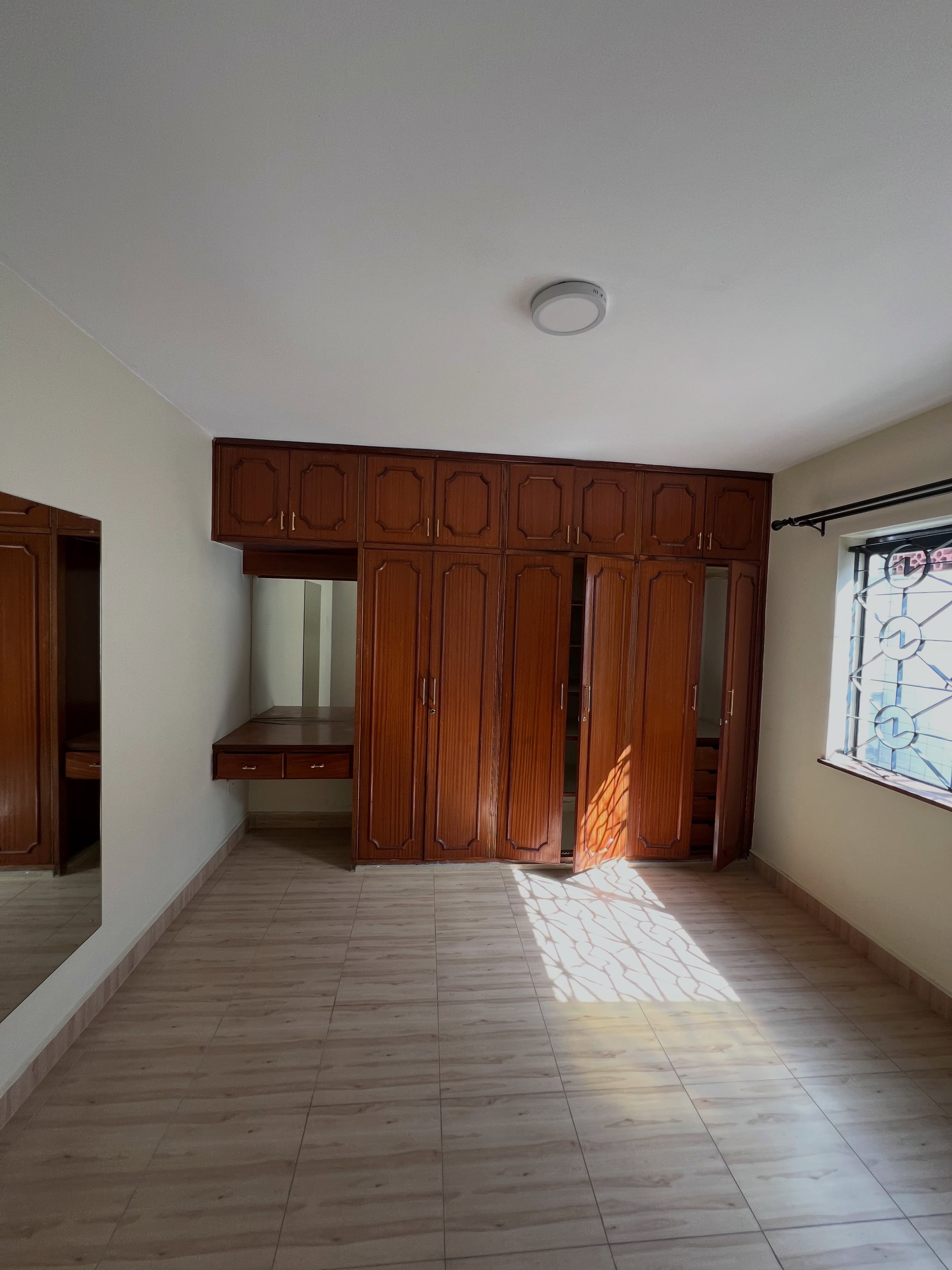 5 bedroom townhouse to let in Spring Valley Image