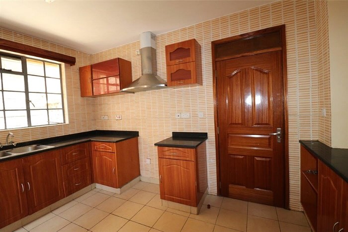 5 bedroom villa for rent in Lavingon Image