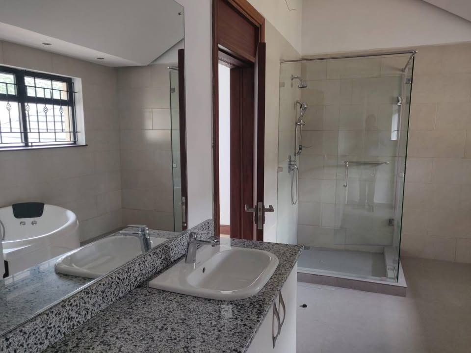 5 bedroom villa for rent in Old Kitisuru Image