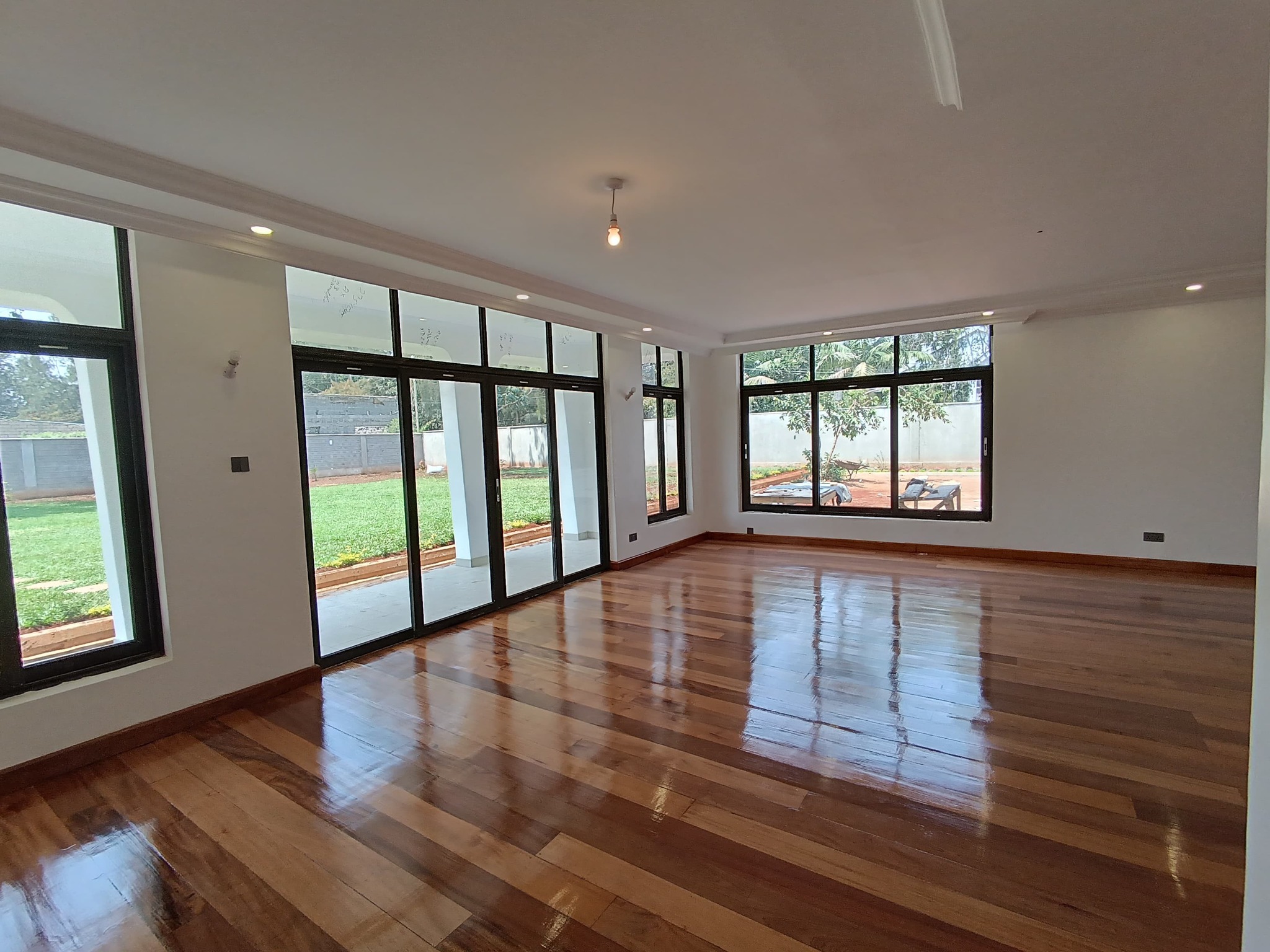 5 Bedroom Villa For Sale in Garden Estate Image