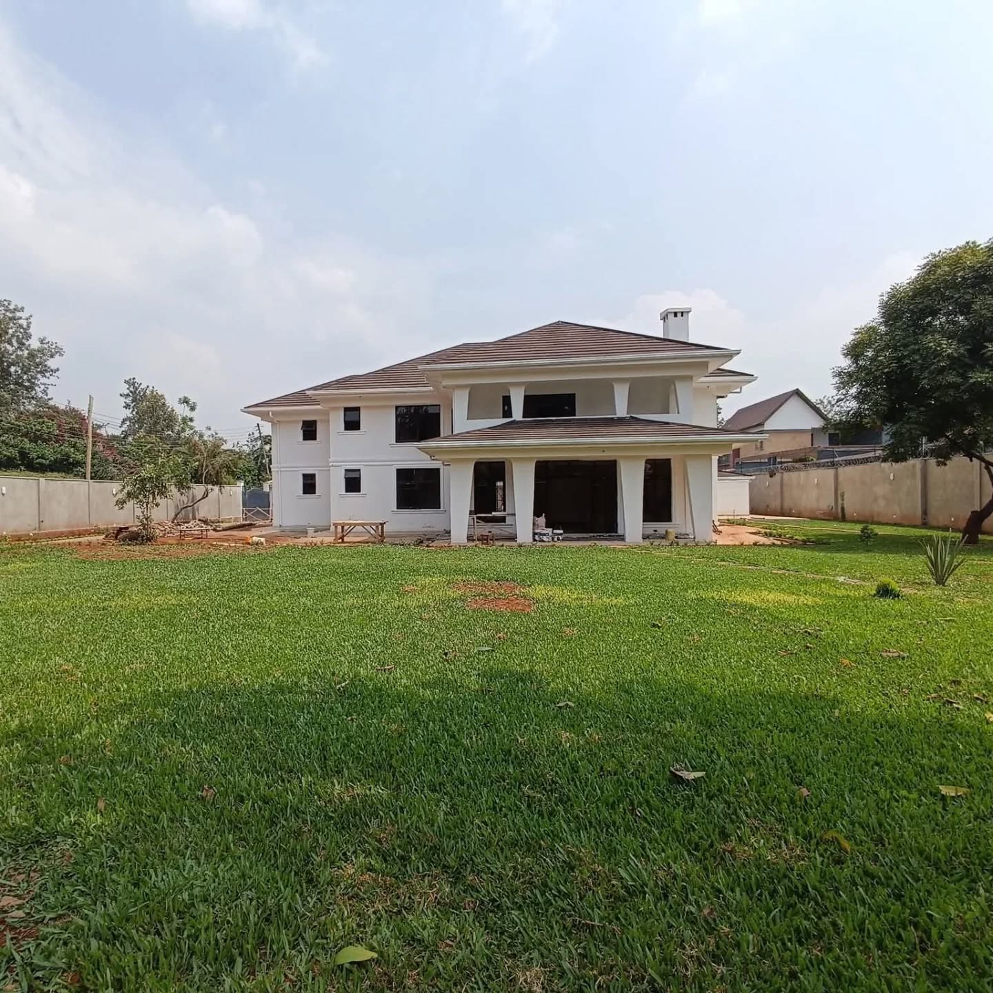 5 Bedroom Villa For Sale in Garden Estate