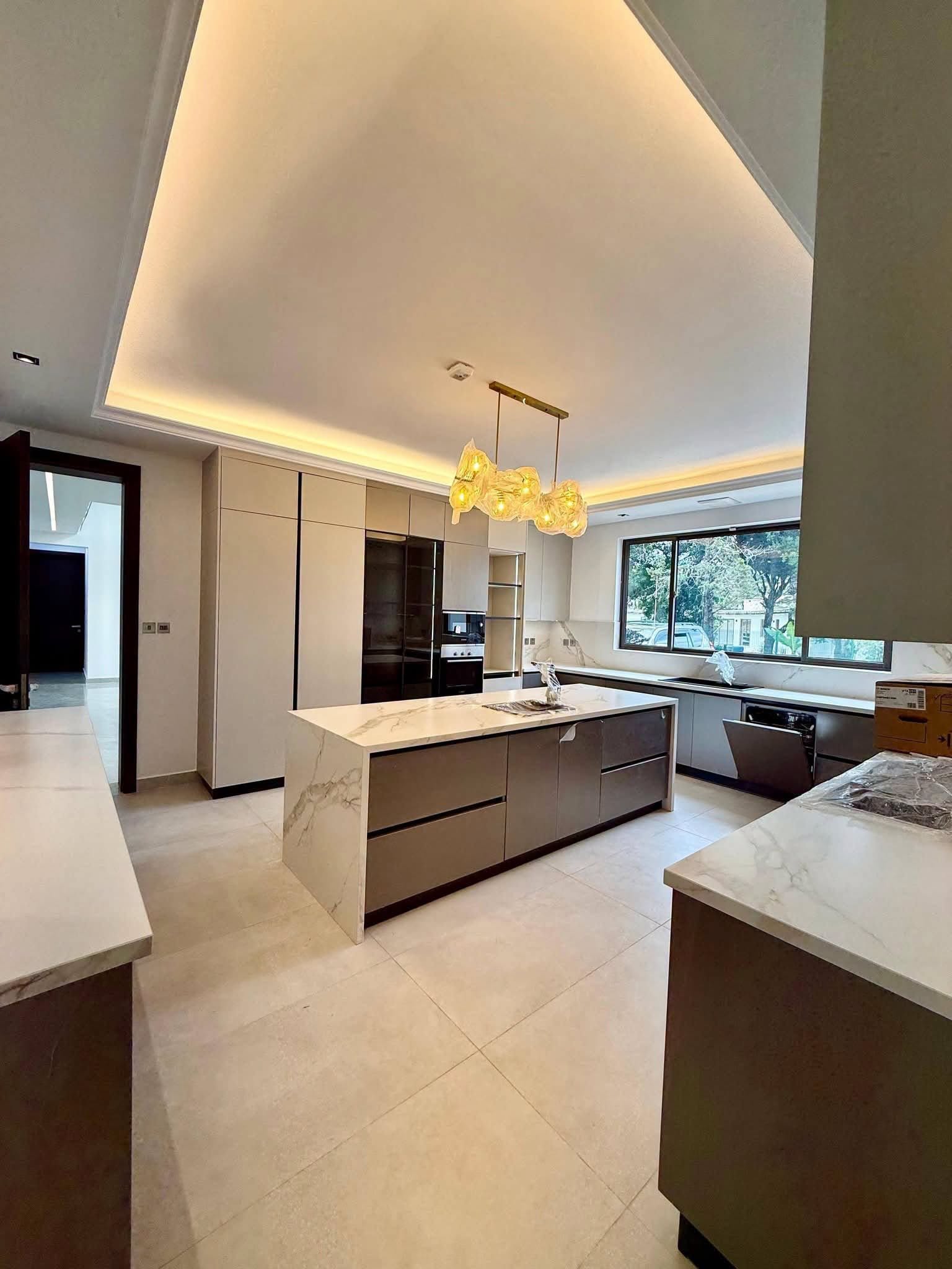 5-Bedroom Villa For Sale in Hardy, Karen Image