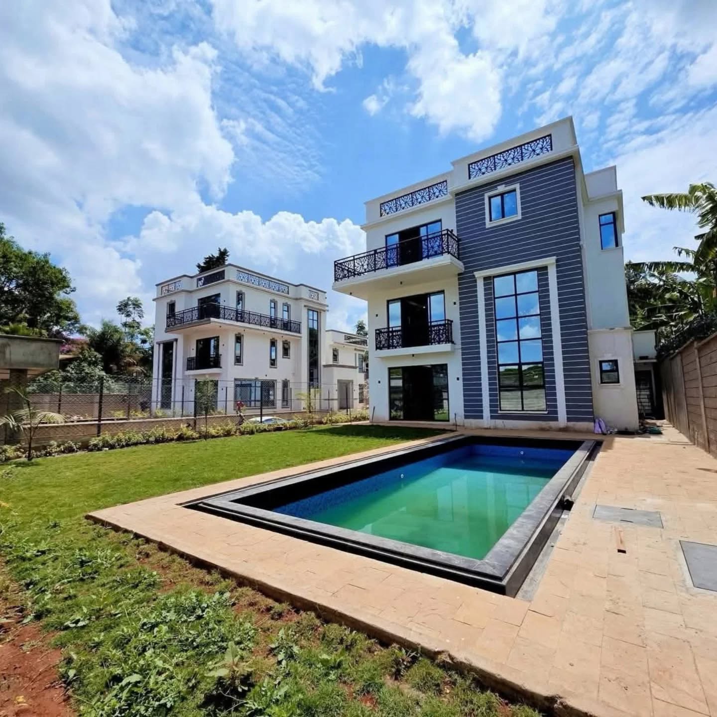 5 BEDROOM VILLA FOR SALE IN LAVINGTON