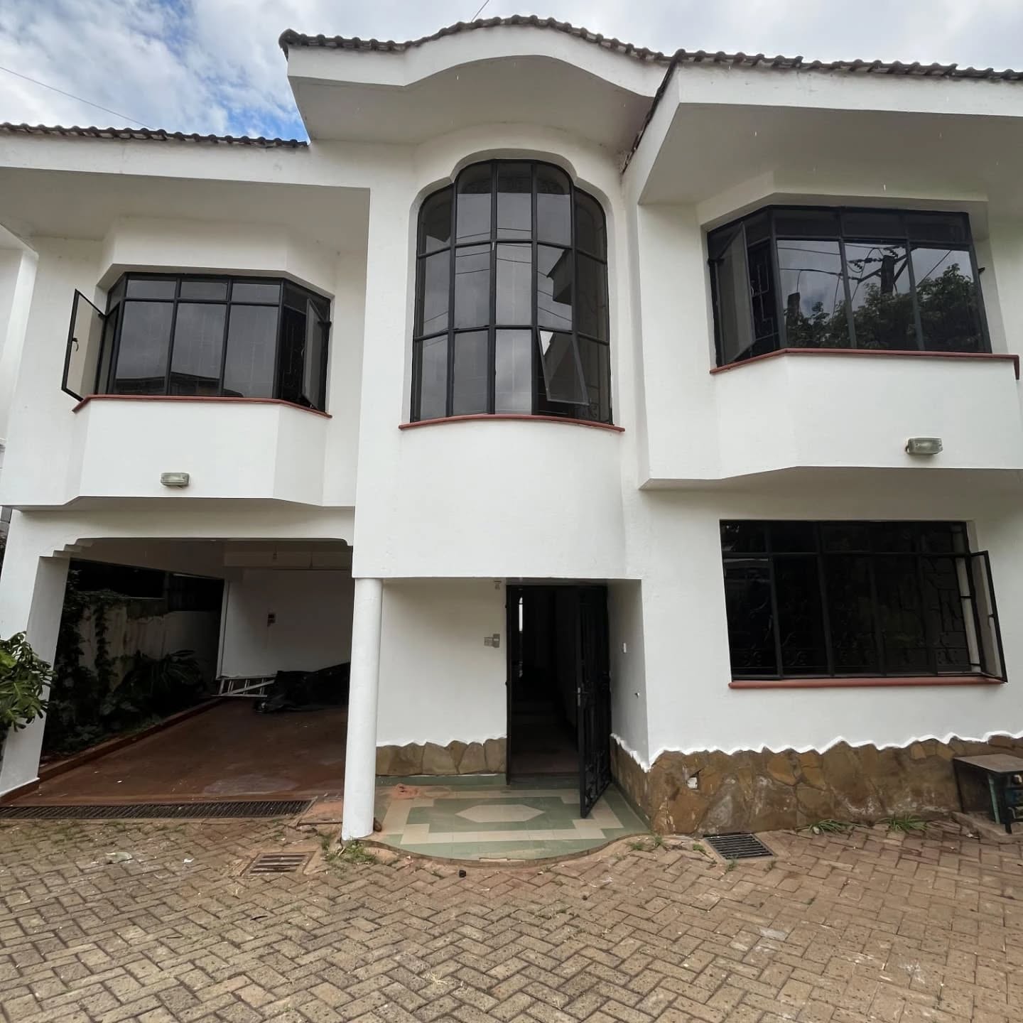 5 Bedroom Villa Plus DSQ For Sale in Rievrside