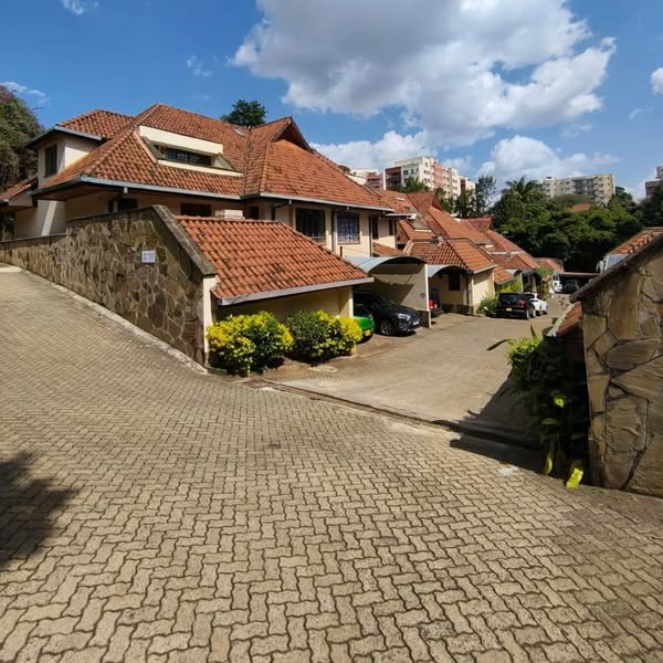 5 Bedroom Villa Pus DSq For Sale in Sping Valley