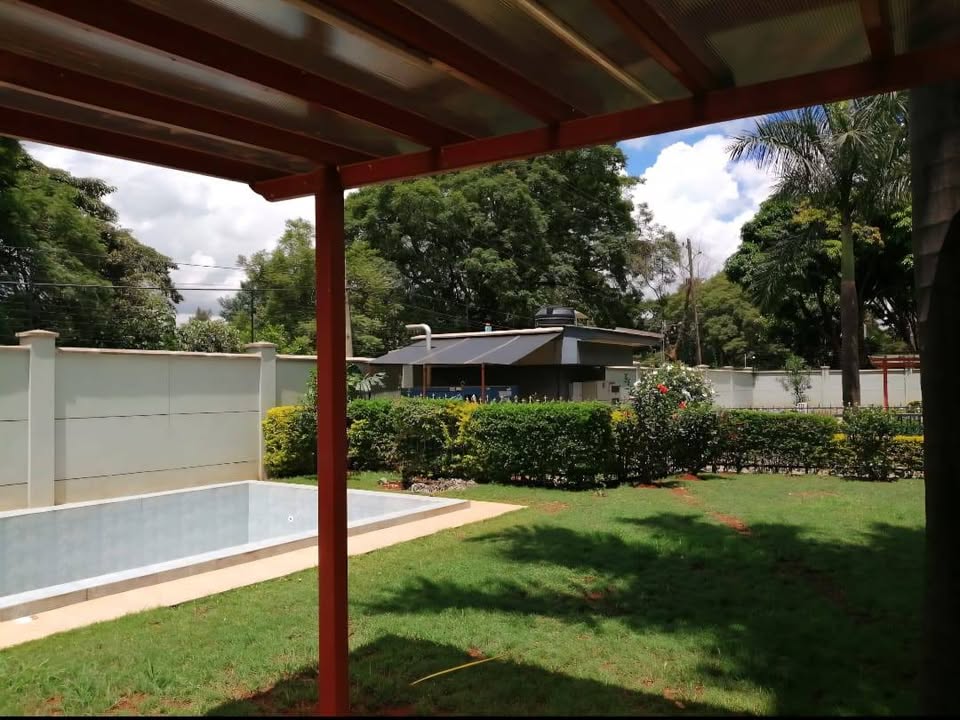 5 BEDROOM VILLA TO LET IN LAVINGTON Image