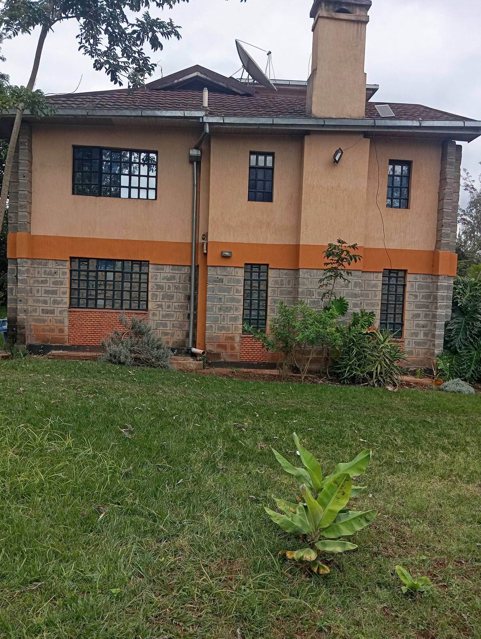 5 bedrooms villa for rent in Kerarapon. Image