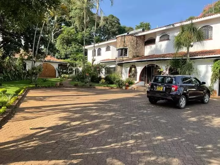 4 bedroom mansion for sale in Muthaiga Image