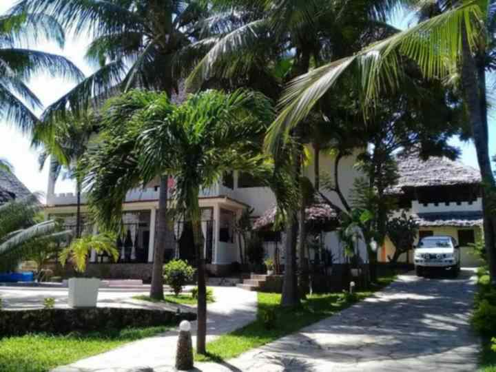 6 bedroom all ensuite villa for sale in watamu