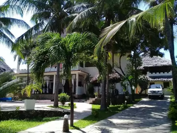 6 bedroom all ensuite villa for sale in watamu Image