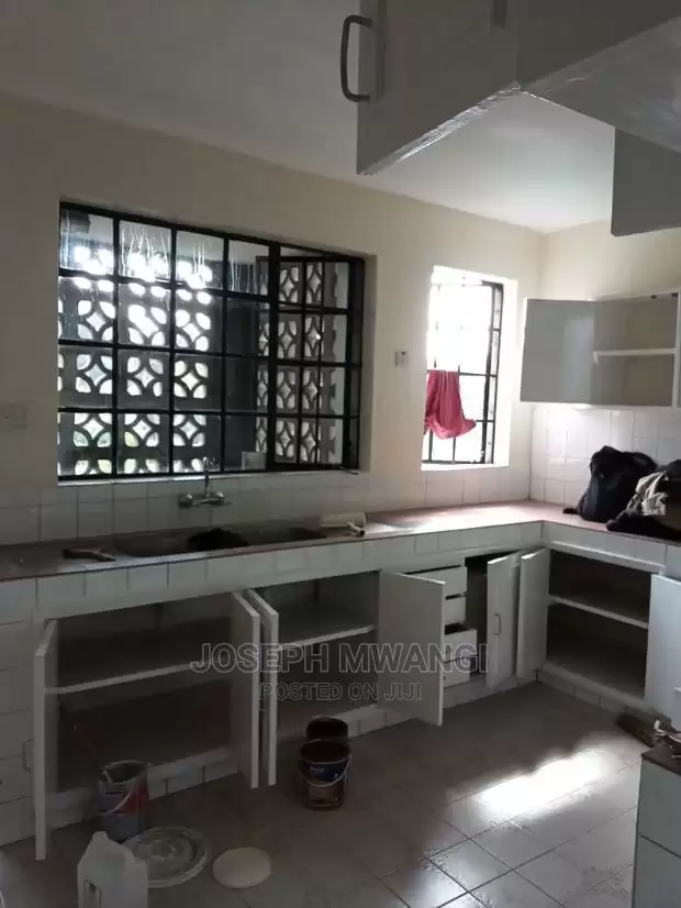 3  bedroom for rent in Lavingtone Hatheru road Marisa apartments Image