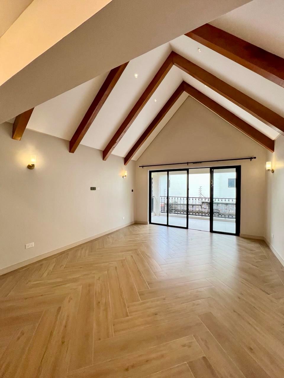 6 bedroom maisonette for rent in Lavington Image