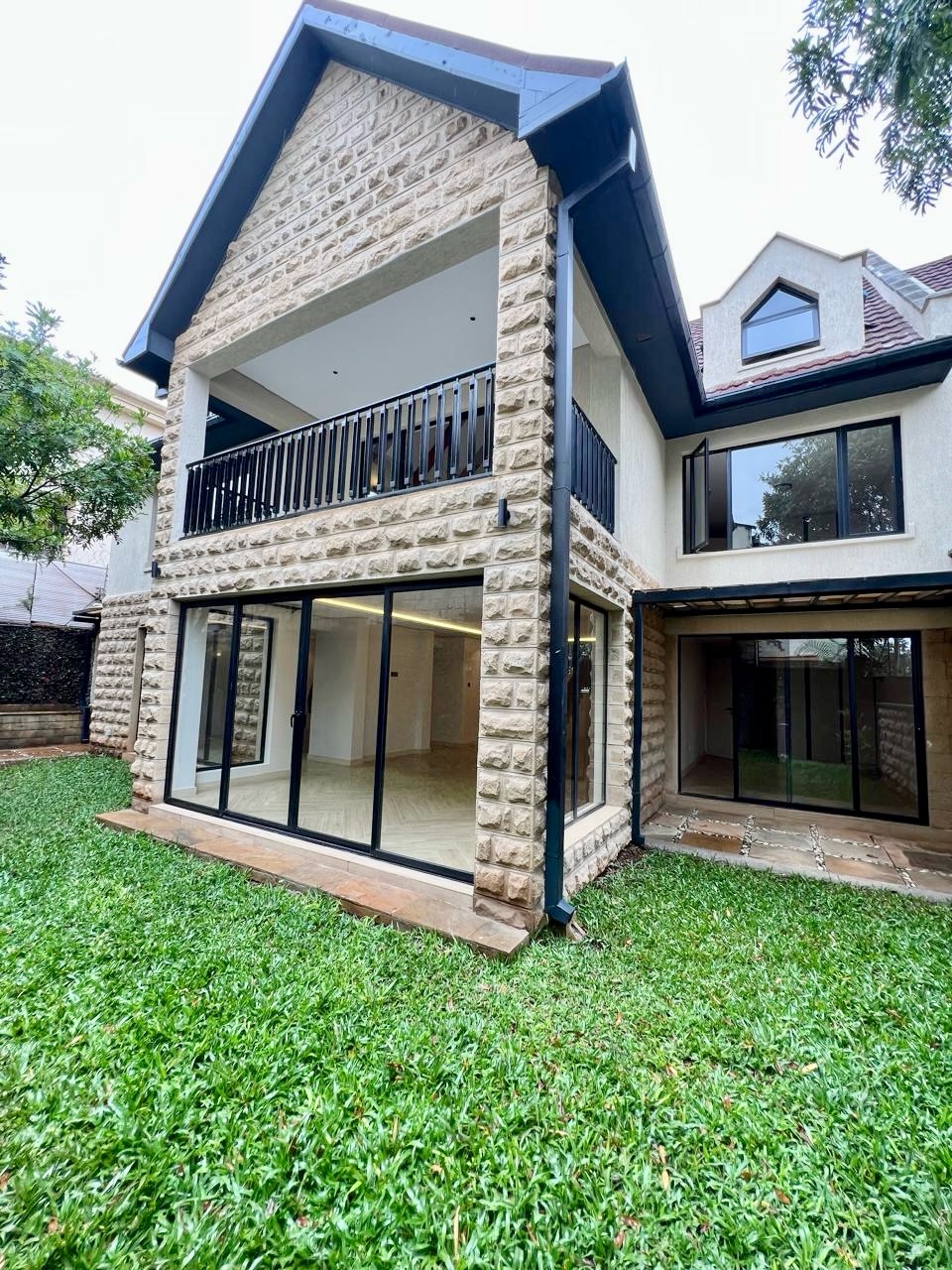 6 bedroom maisonette for rent in Lavington