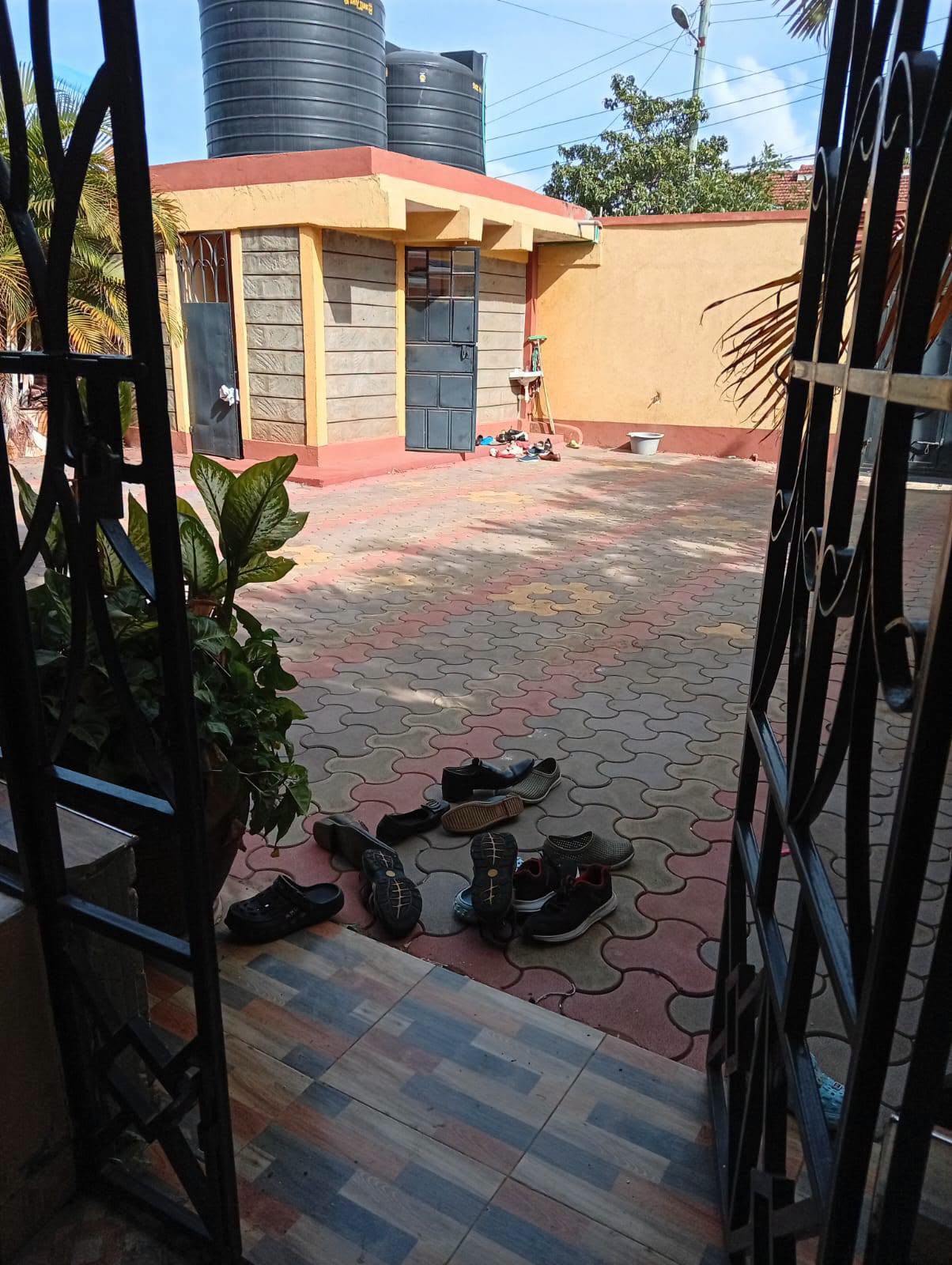 6 bedroom maisonette for sale in membley Image