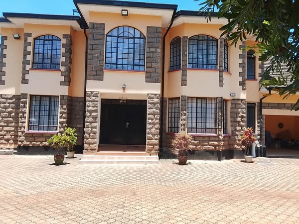 6 Bedroom Maisonette Plus Dsq For Sale in Kitisuru