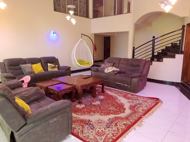 6 Bedroom Maisonette Plus Dsq For Sale in Kitisuru Image