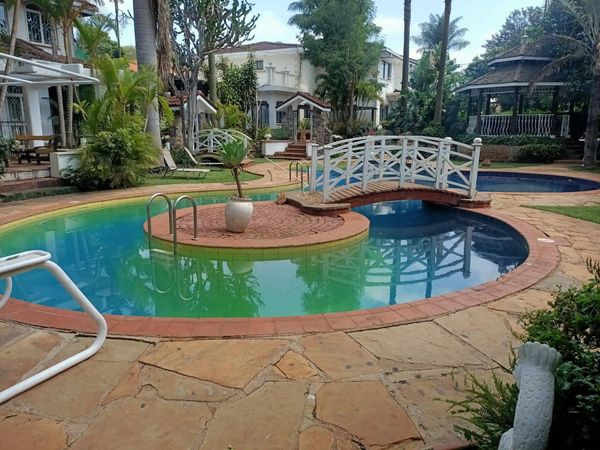 6 bedroom maisonette plus dsq for sale in Lavington