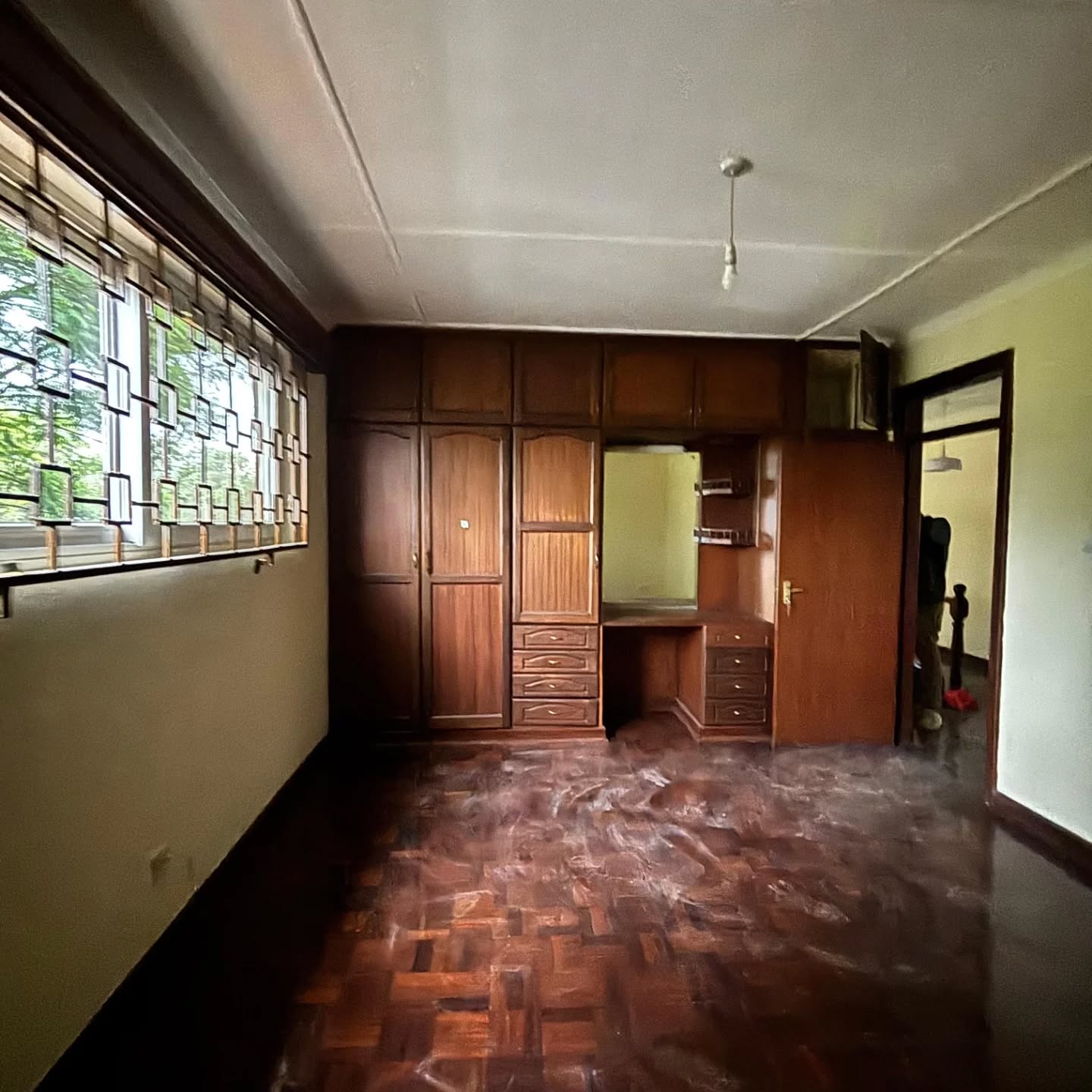 6 BEDROOM MAISONETTE TO LET IN LAVINGTON Image