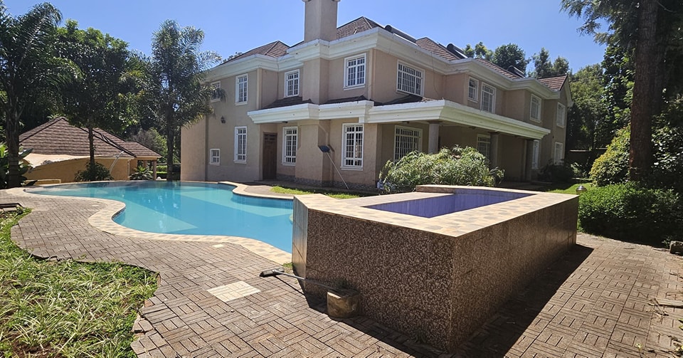 6 Bedroom Maisonette with Swimming Pool For Sale in Runda Image