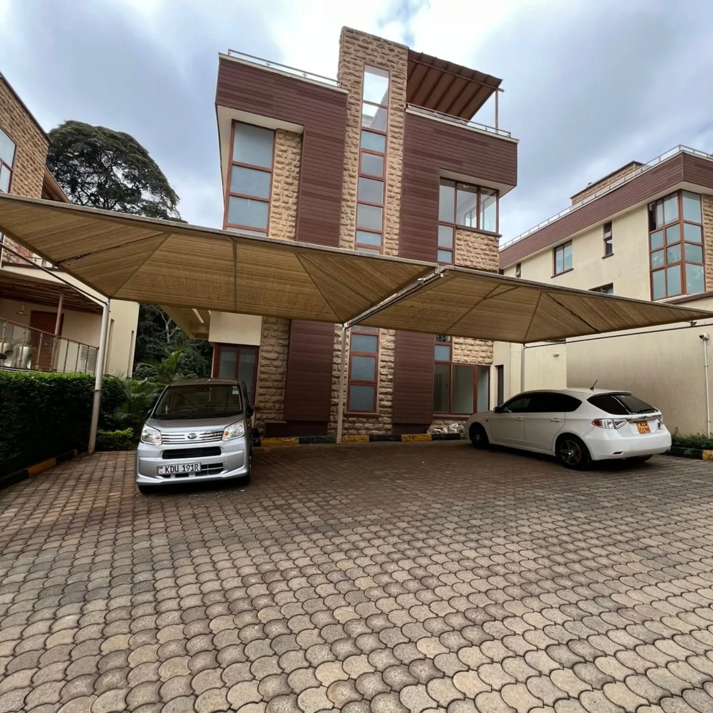 6 bedroom plus Dsq townhouse to let in Lavington