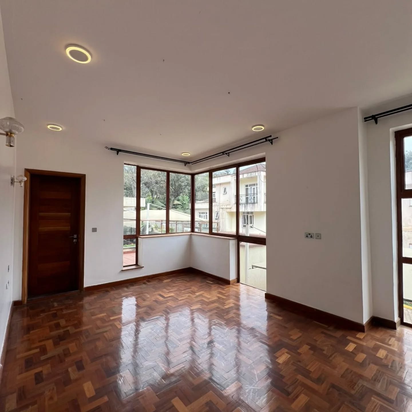 6 bedroom plus Dsq townhouse to let in Lavington Image