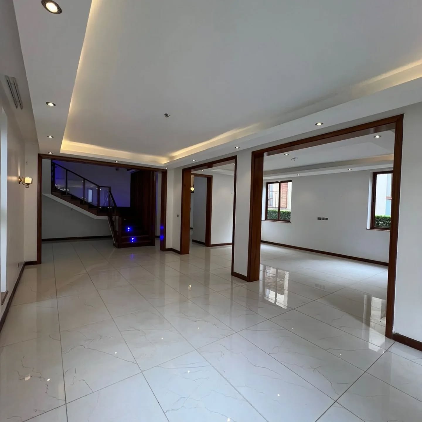 6 bedroom plus Dsq townhouse to let in Lavington Image