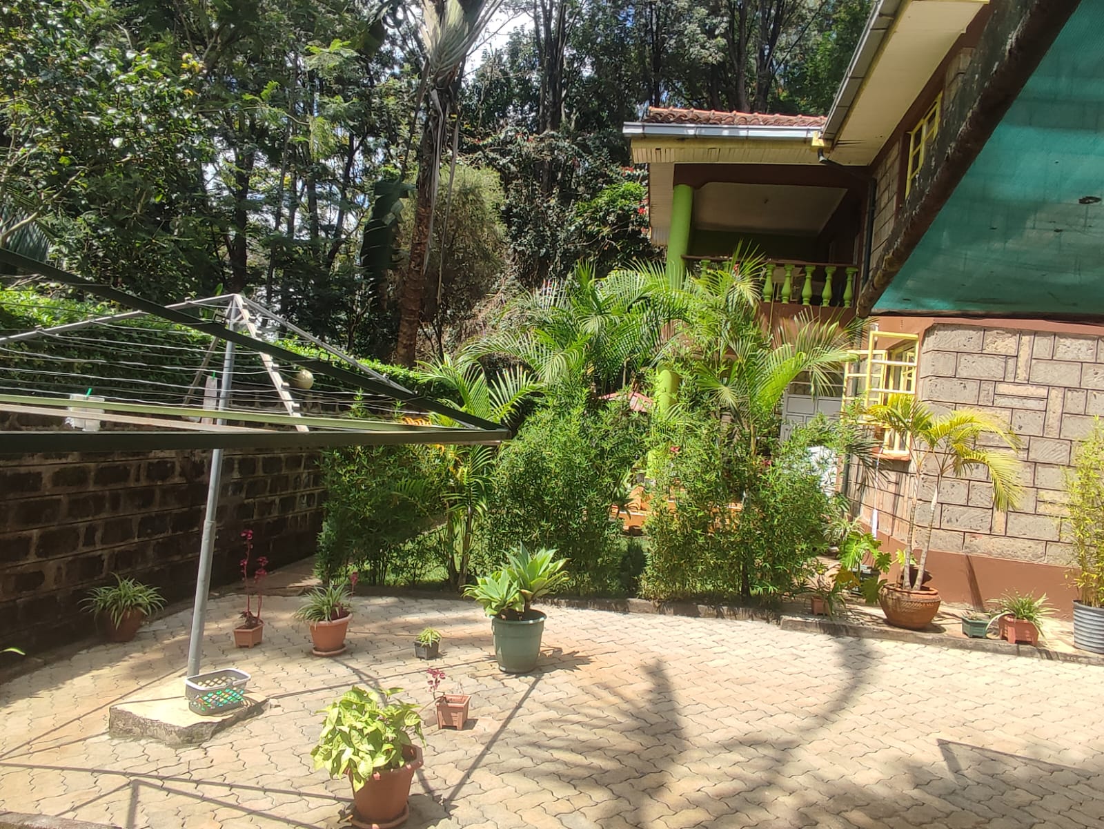 6 Bedroom Townhouse on ½ Acre in Rosslyn – Near Two Rivers Mall Image