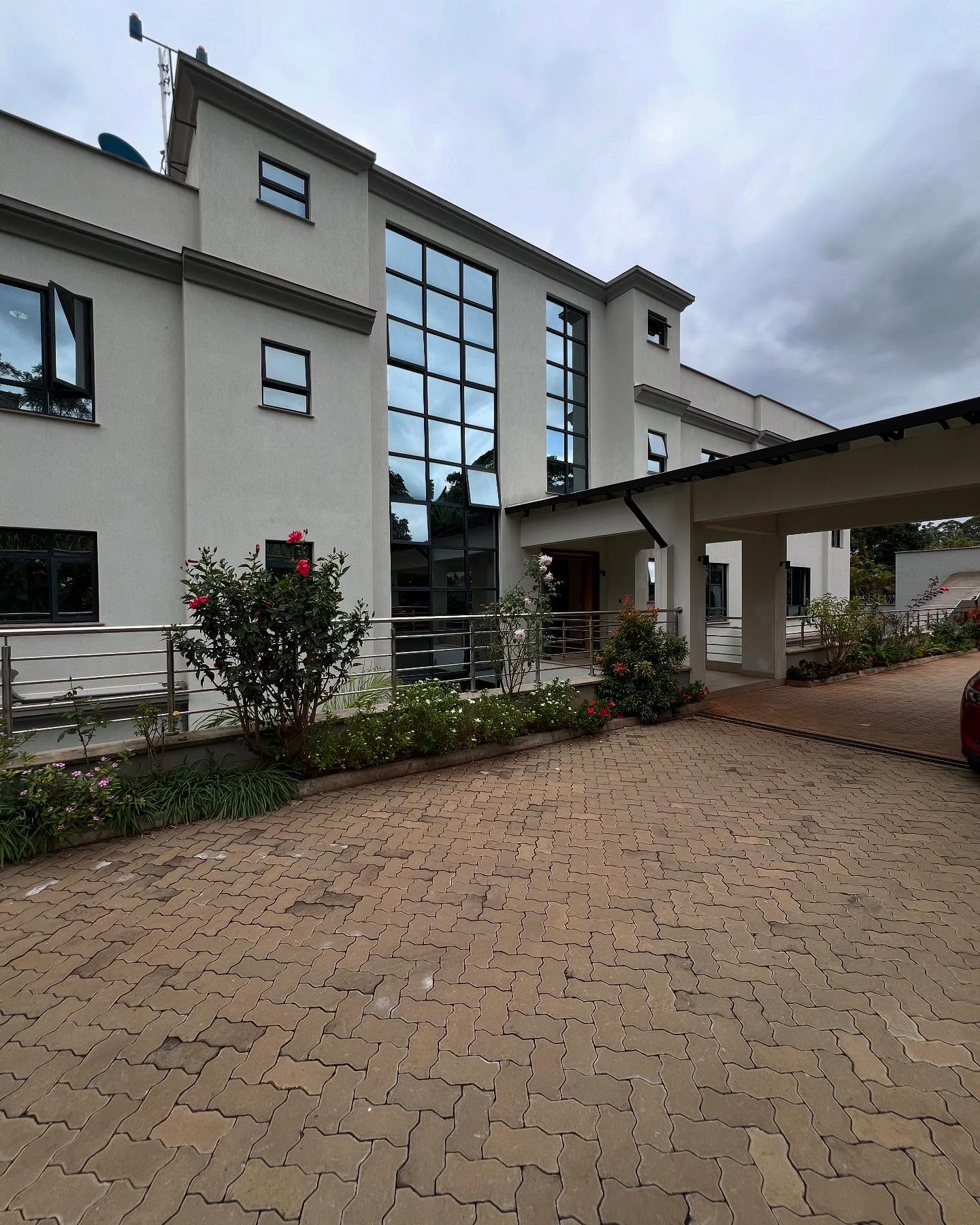 6 Bedroom Villa For Rent in Thigiri