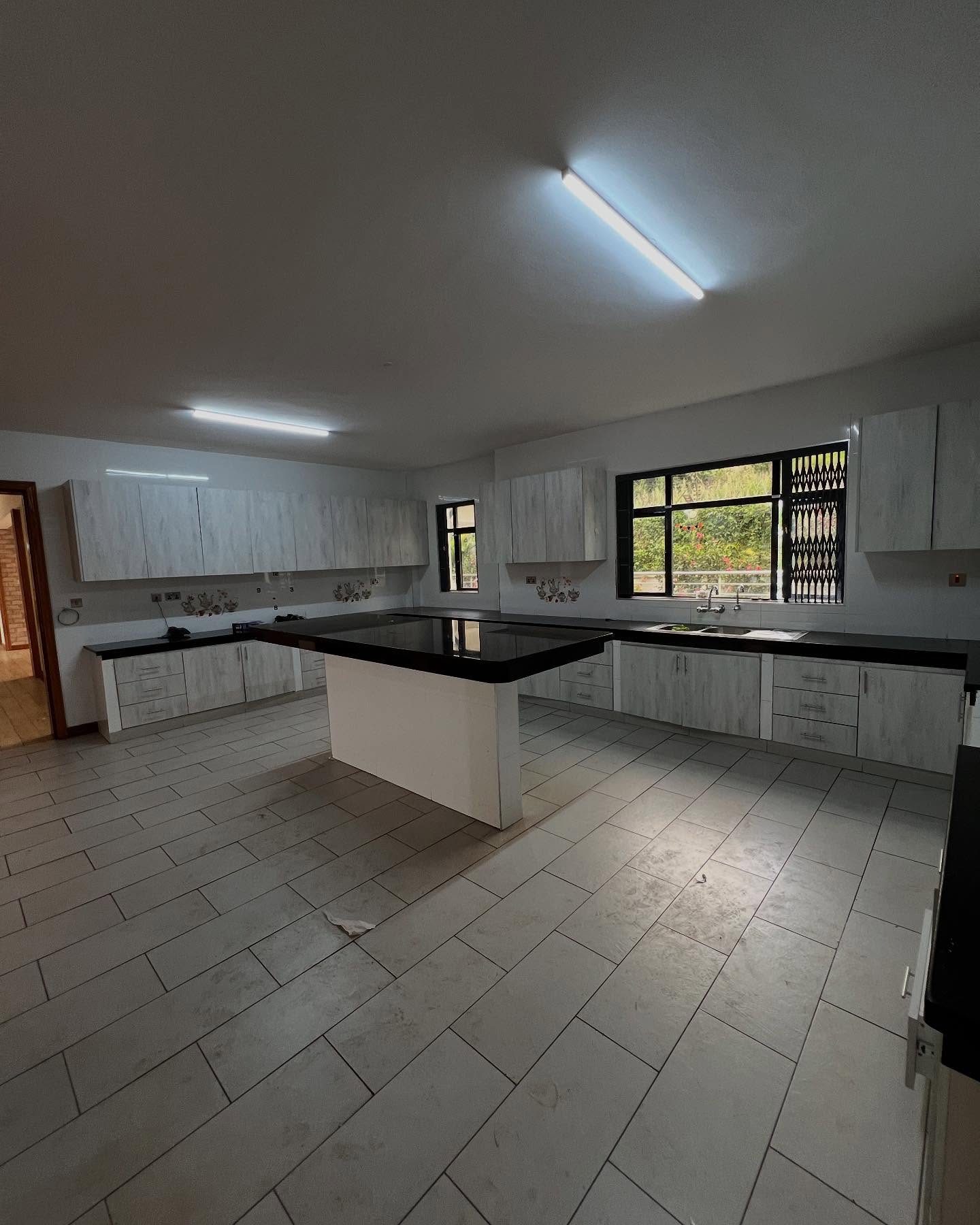 6 Bedroom Villa For Rent in Thigiri Image