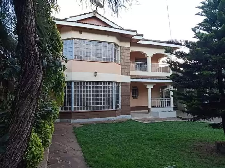 4 bedroom Maisonnette for sale along Kenyatta road Image