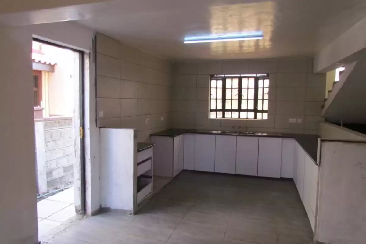 5 bedroom townhouse for sale in Ruiru Image