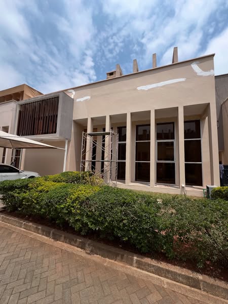 6bedroom townhouse to let in the leafy suburb of Lavington area near valley arcade