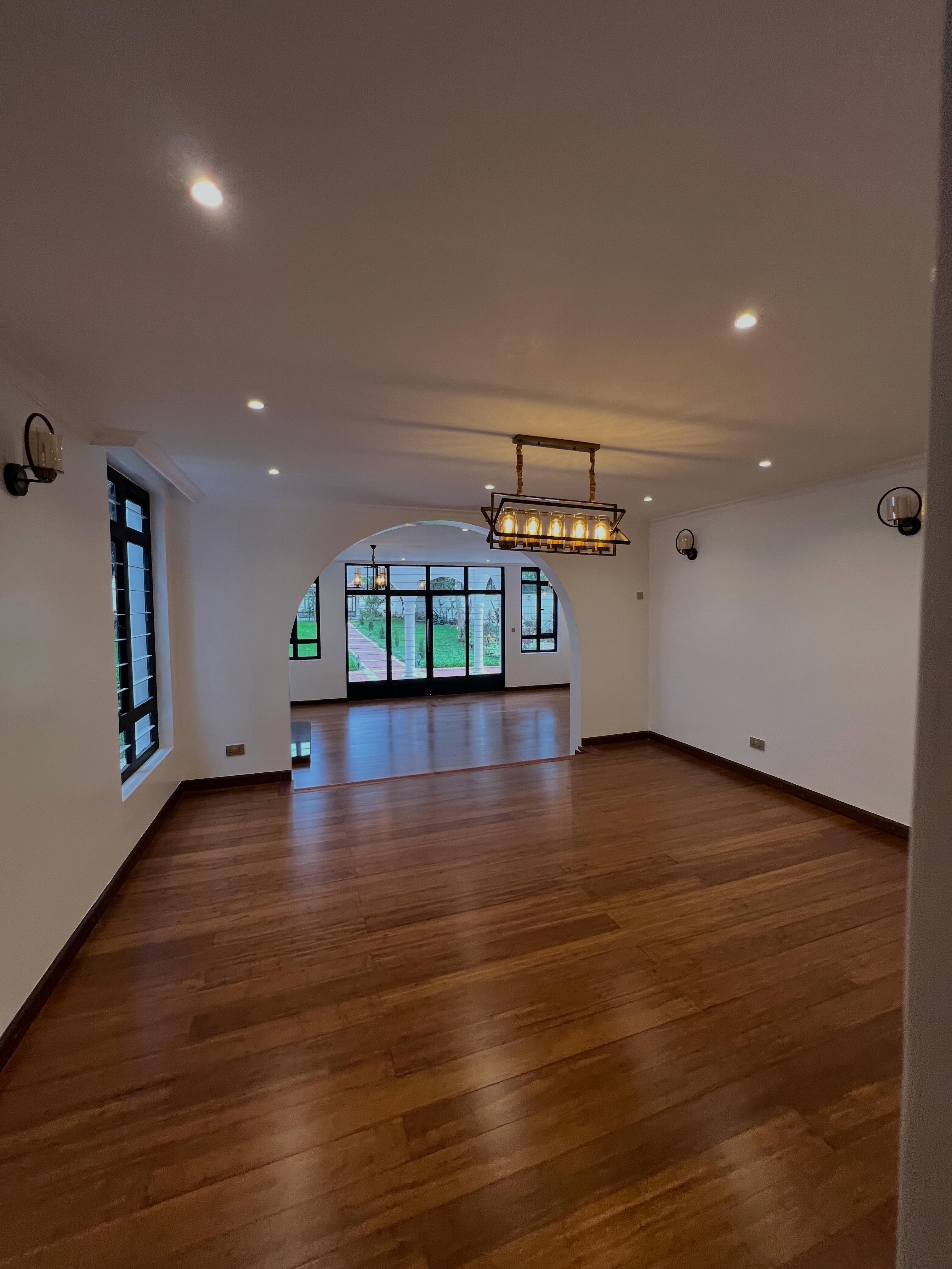7-Bedroom + DSQ Villa For Sale in Old Runda