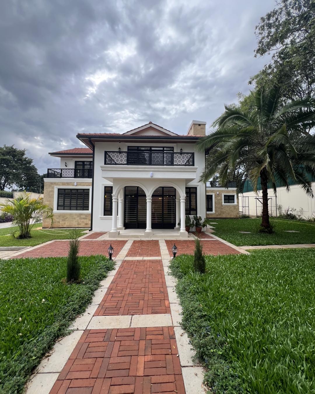 7-Bedroom Luxury Maisonette For Sale in Runda