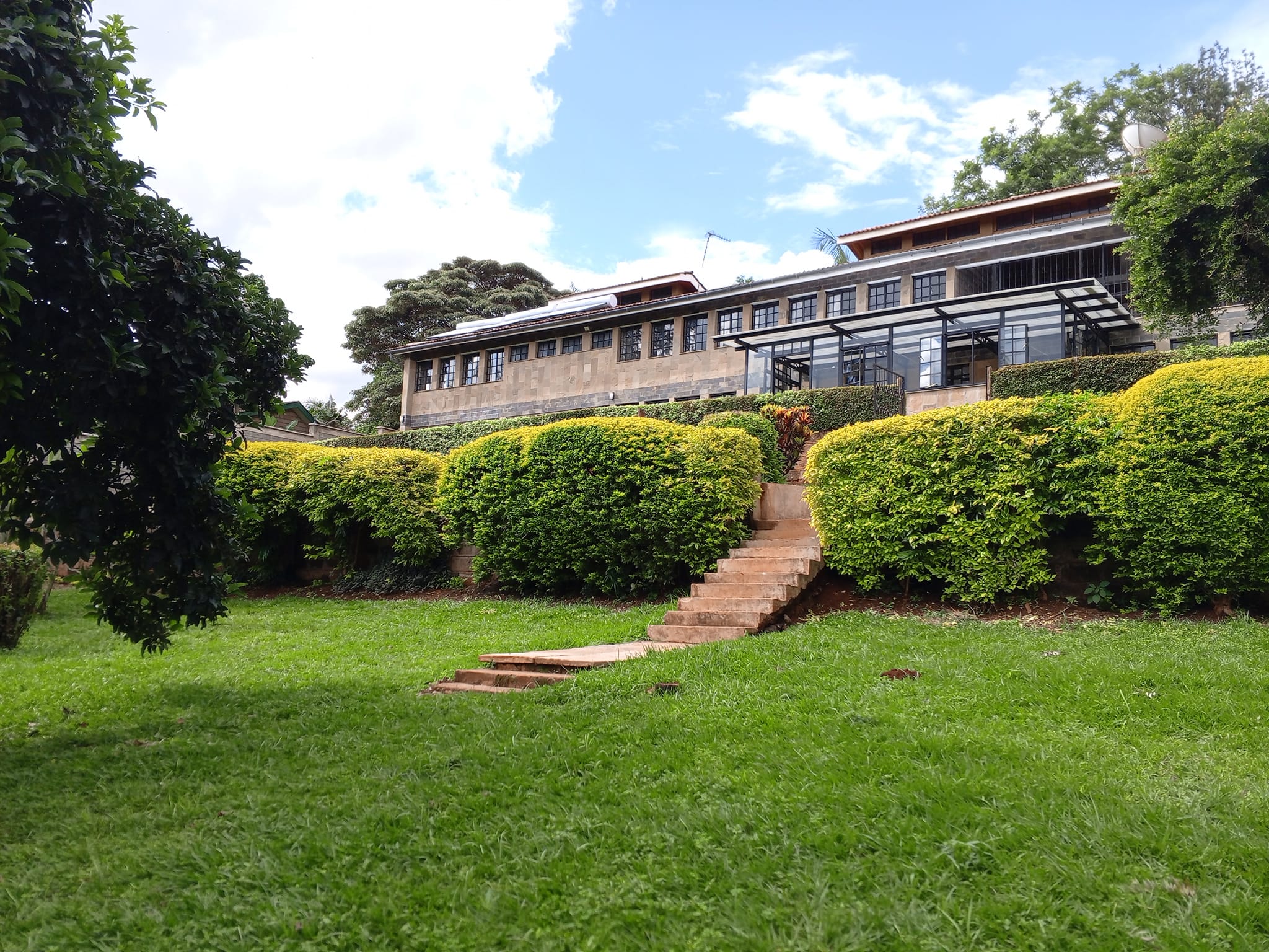 7 Bedroom Maisonette To Let in Gigiri