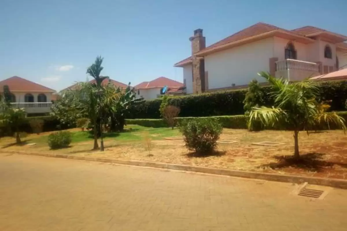 4 BEDROOM MAISONETTE FOR SALE IN RUNDA Image