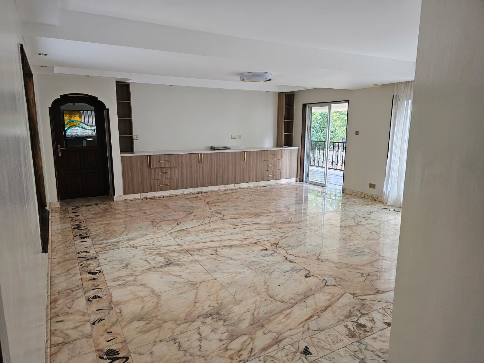 8 bedroom ambassadorial maisonette to let in Runda Image
