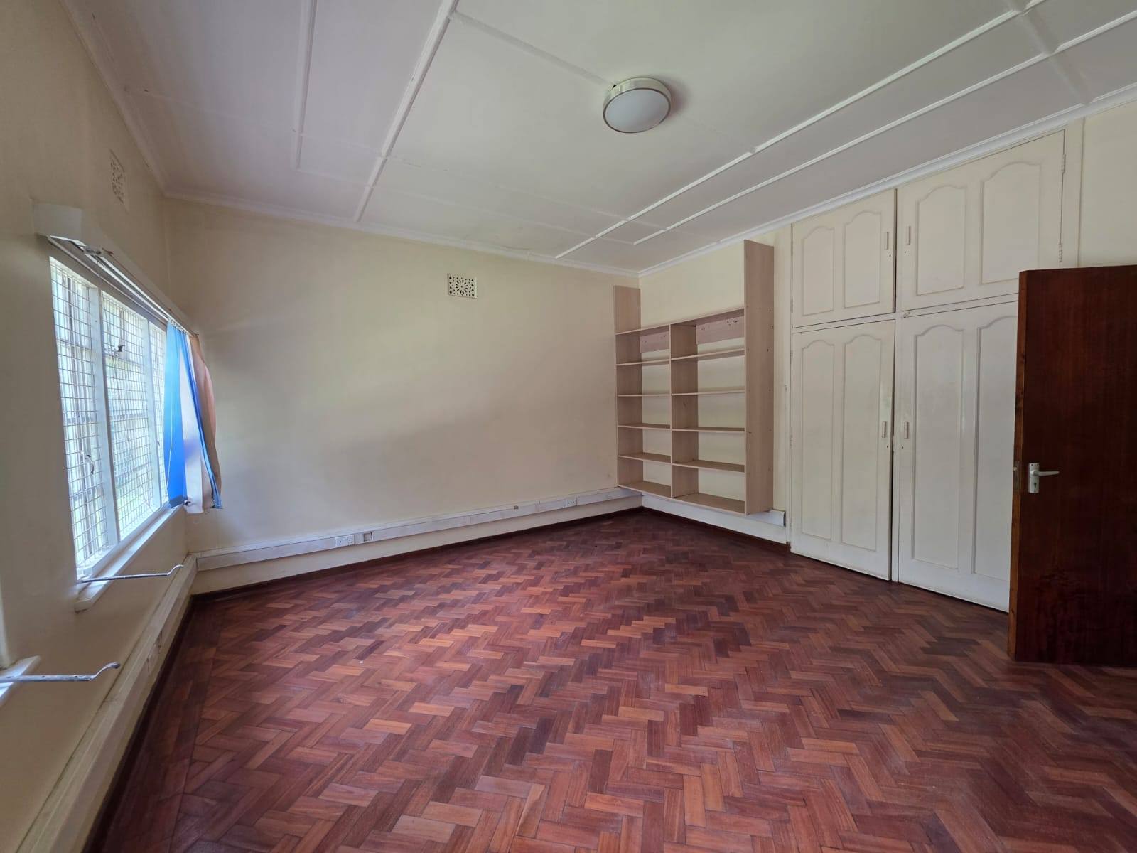 8 BEDROOM BUNGALOW OFFICE TO LET IN KILIMANI Image