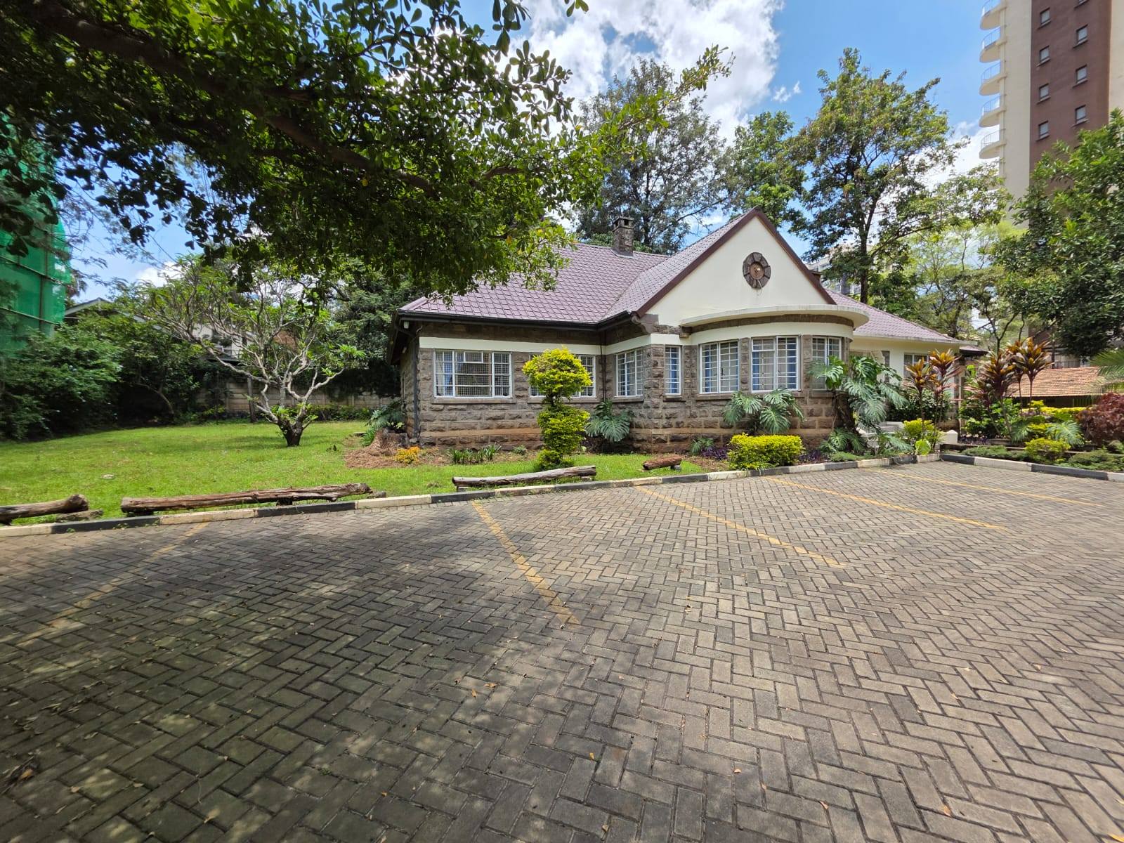 8 BEDROOM BUNGALOW OFFICE TO LET IN KILIMANI