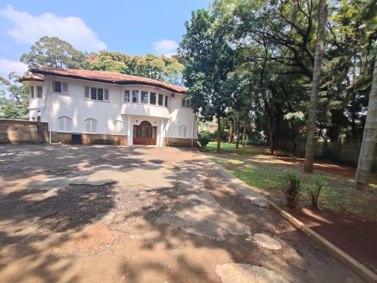 8 bedroom maisonette to let in Lavington