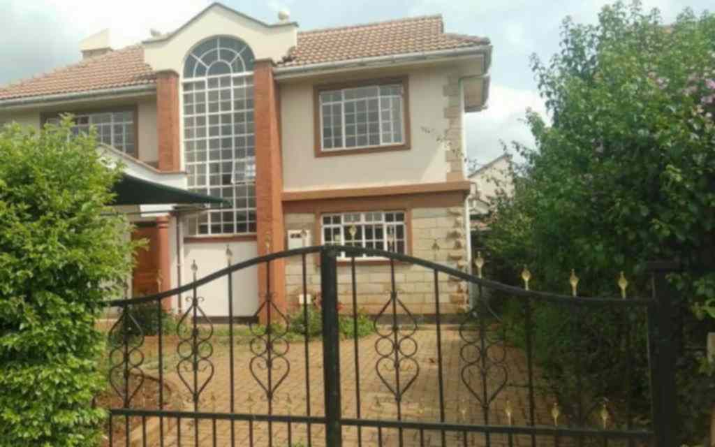 Four bedroom own compound house to let in Runda