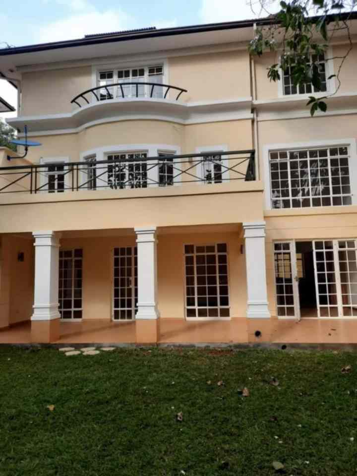 4 bedroom all ensuite house for rent in spring valley