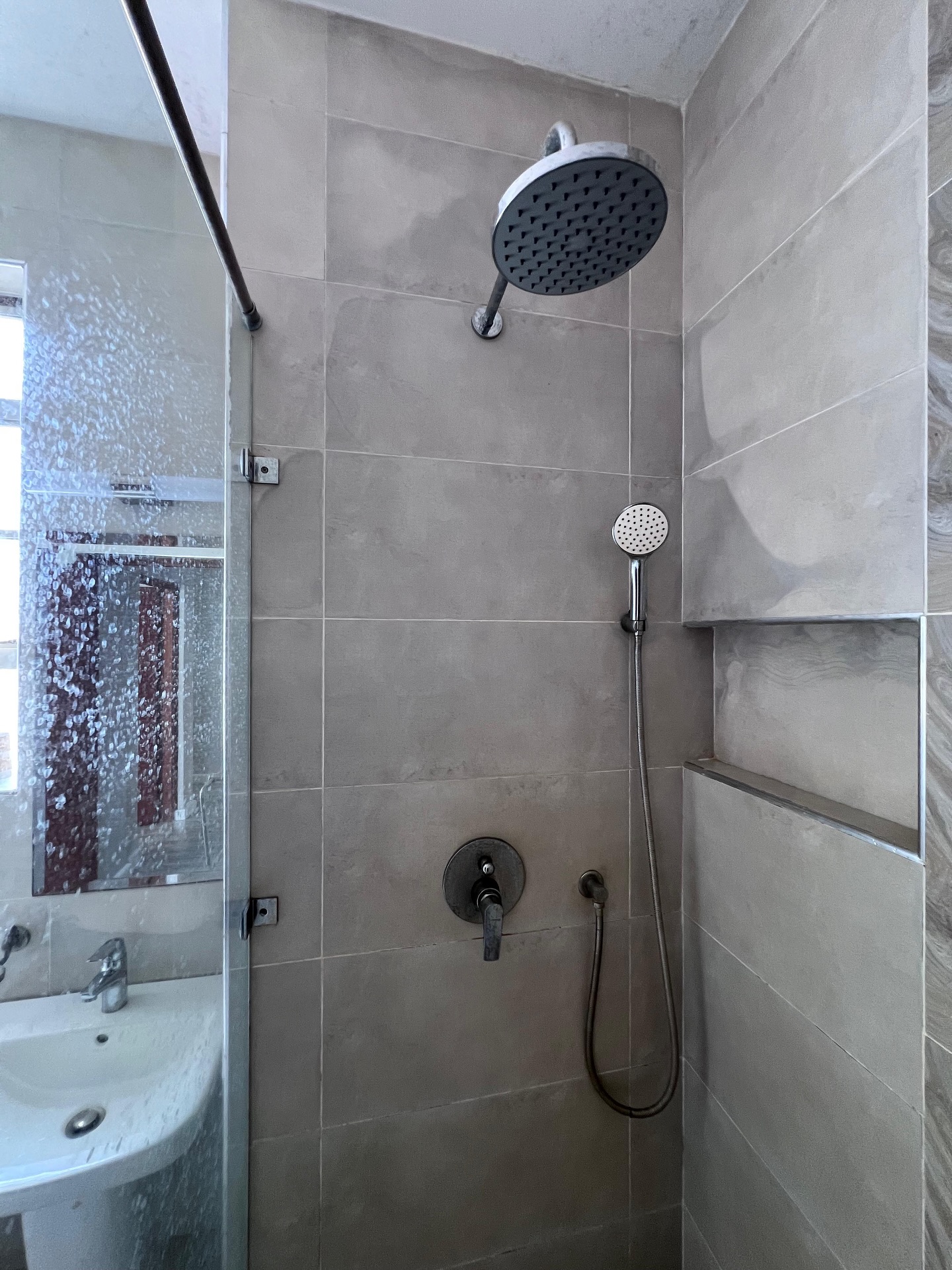 A 3bedroom apartment to let in Junction Mall Image