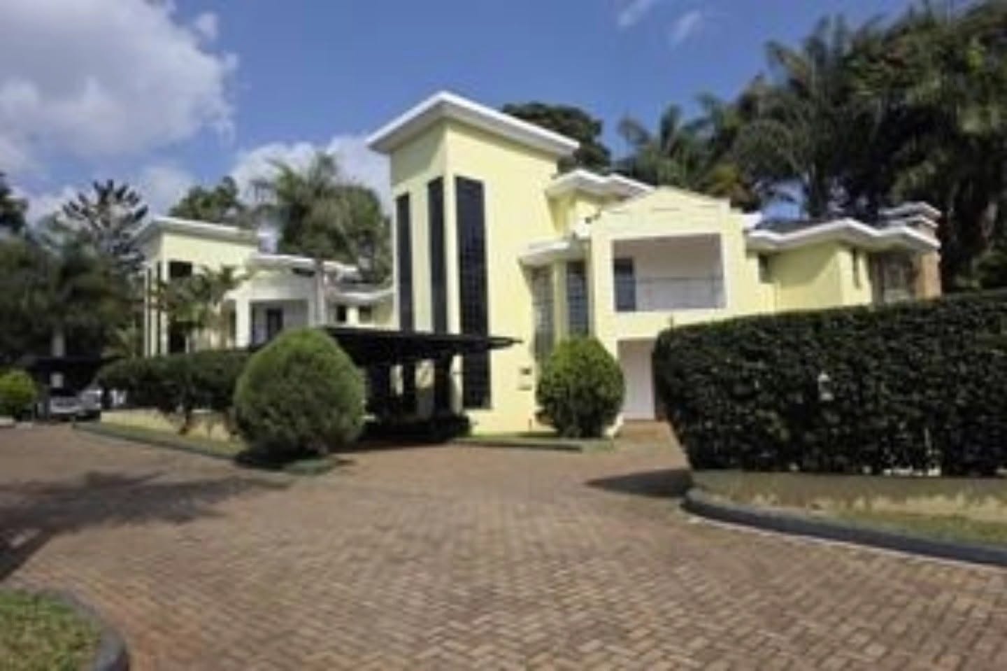 A 5 bedroom townhouse to let in Lavington.