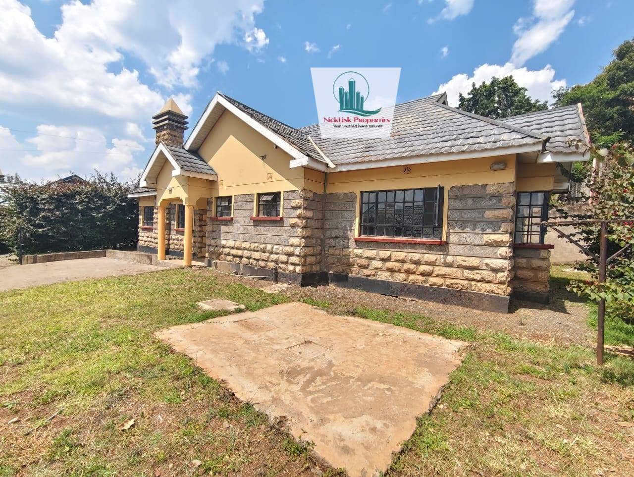 A lovely 3 bedrooms bungalow for rent in matasia Memusi area.