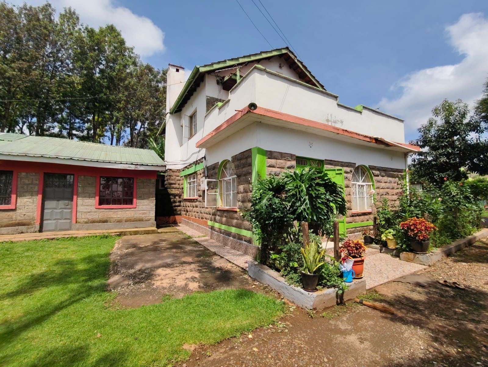 A lovely 3 bedrooms maisonette for rent in vet